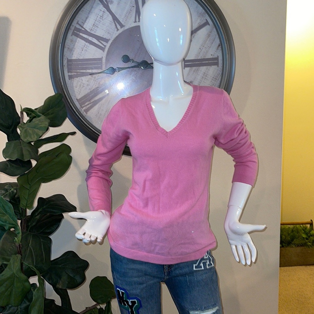 ⭐️cashmere V-neck Pink sweater size S